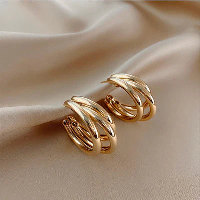 SORI STYLE Chunky Gold Triple Hoop Earring — side view