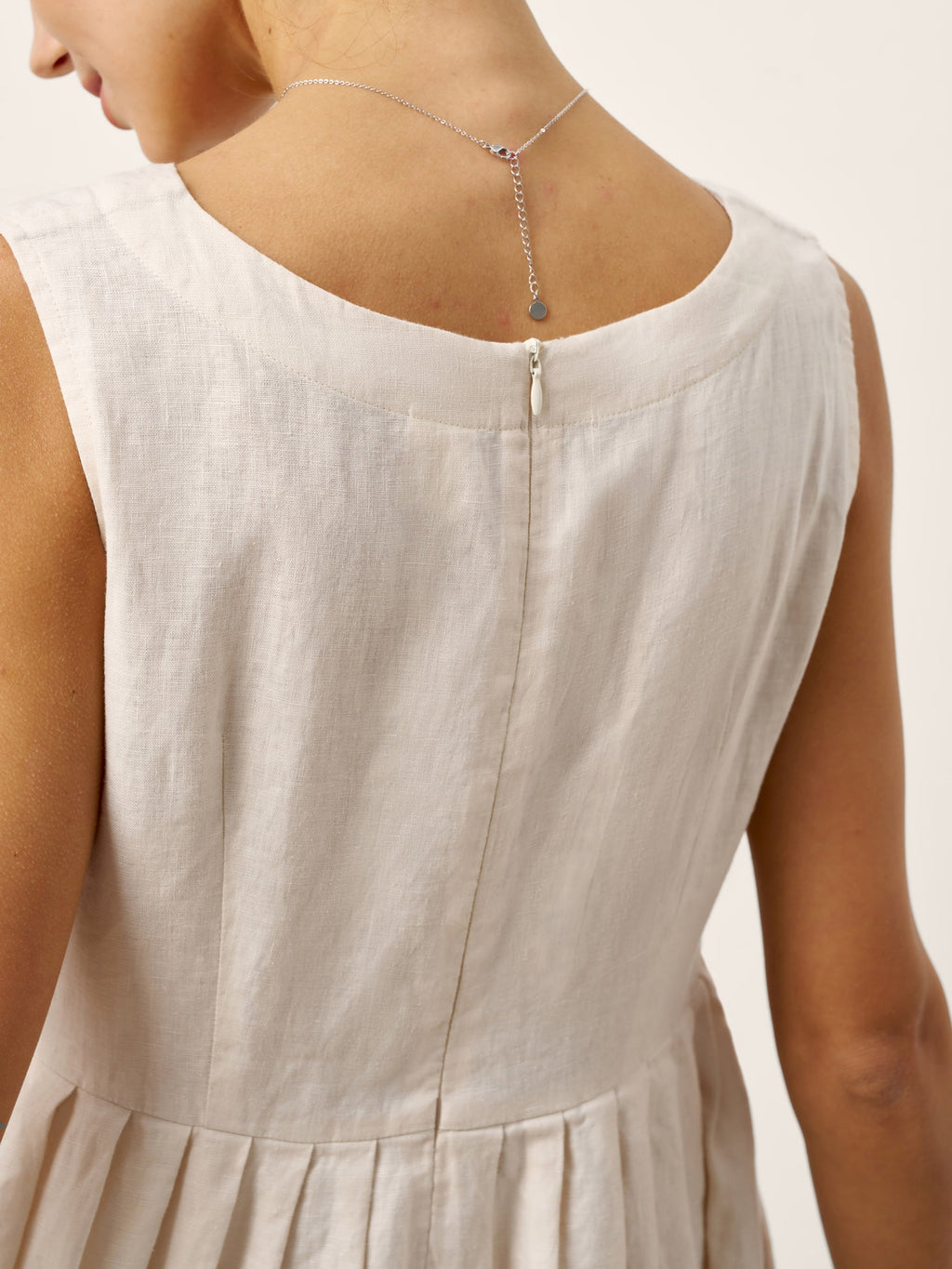 LINTICO 100% Linen Sleeveless Crew Neck Waist Pleated Maxi Dress SELENE — detail shot 9