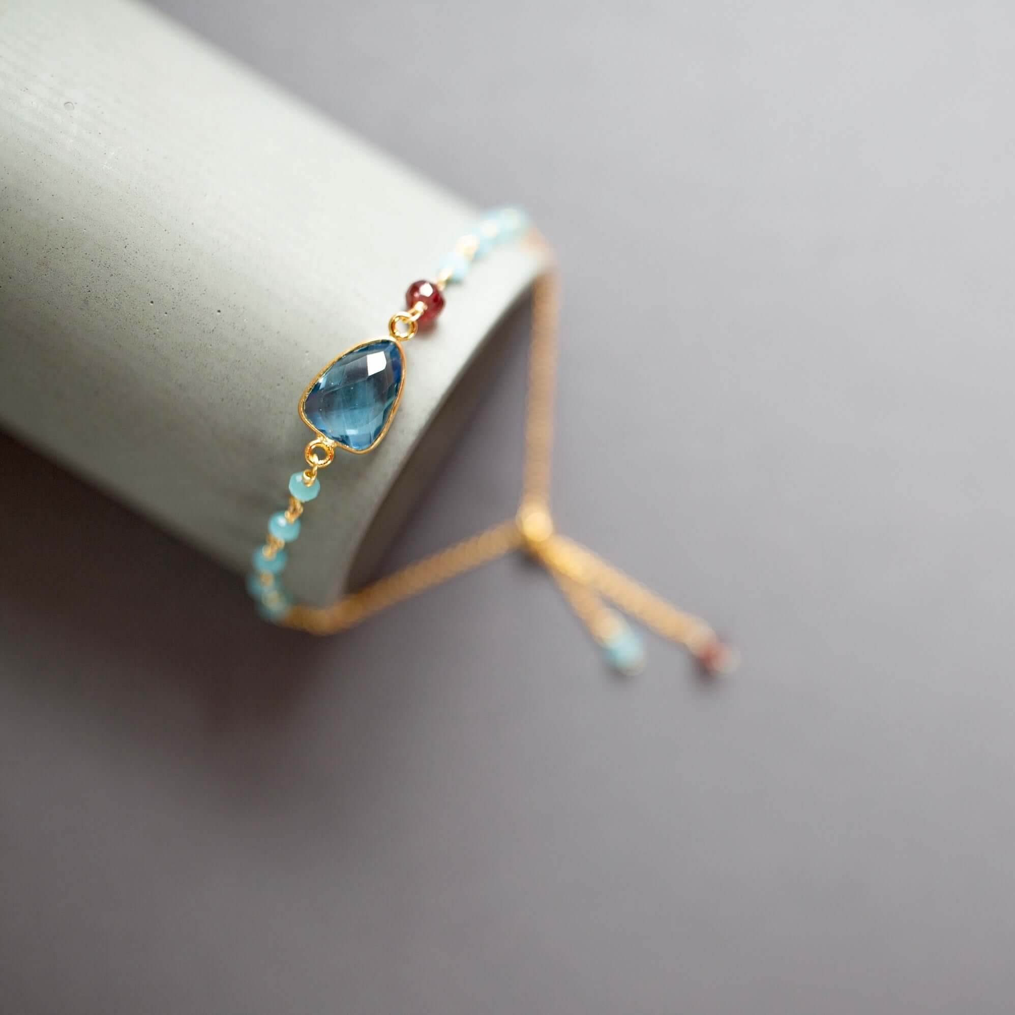 PARKEN JEWELRY PARKEN JEWELRY Green Amethyst Gold Isla Bracelet — flat-lay composition