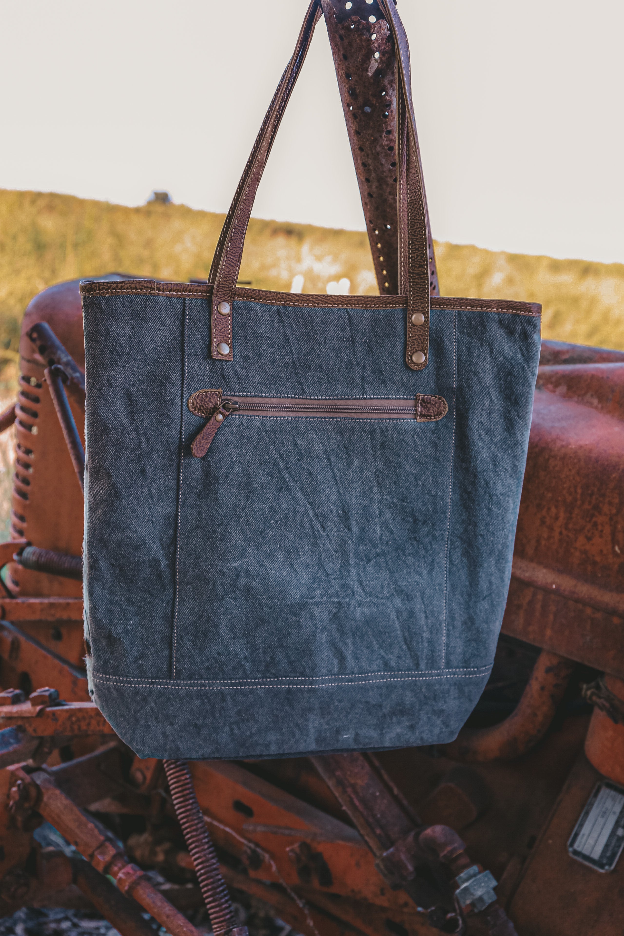 Haute Southern Hyde Tote’s The Most Bag — detail shot 7