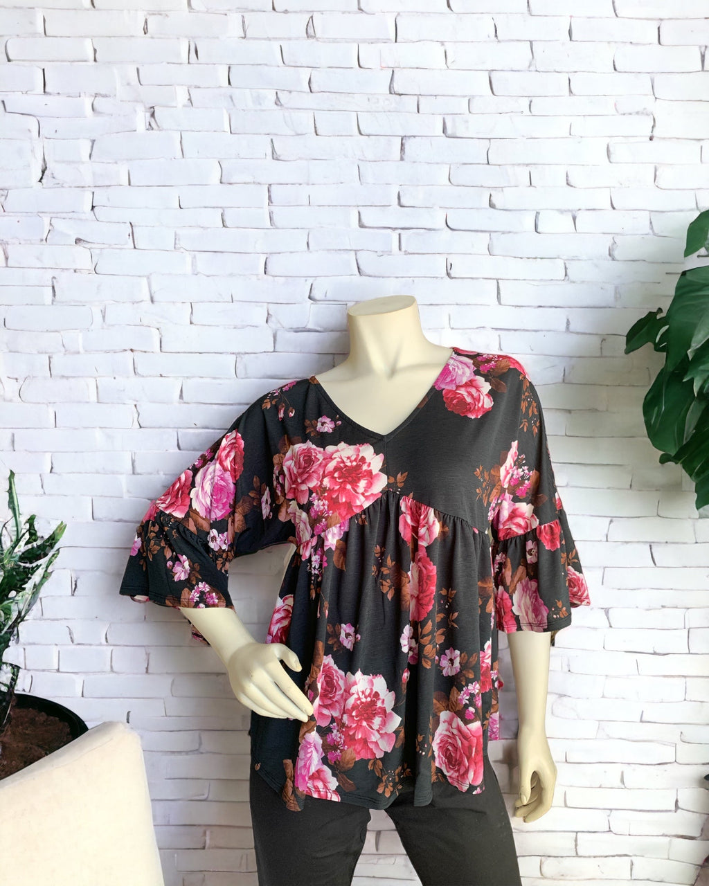 KADOU BOUTIQUE Dozen Roses Empire-Waist Top — detail close-up