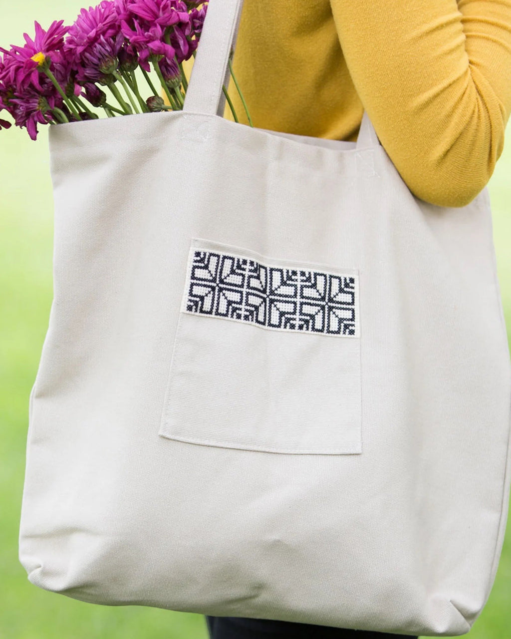 KADOU BOUTIQUE Tatreez Fabric Tote Bag — back view
