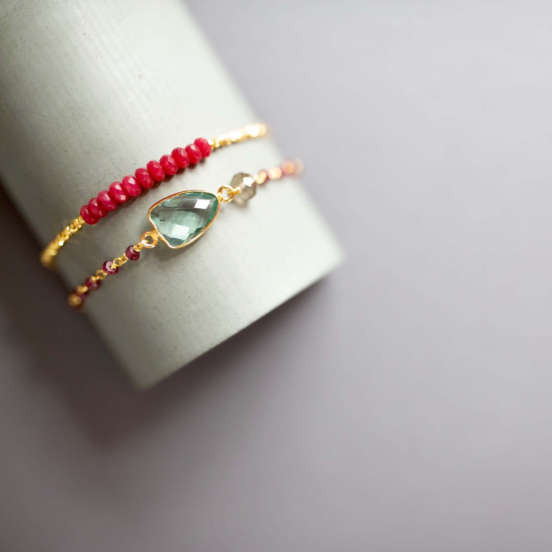 PARKEN JEWELRY Green Amethyst Gold Isla Bracelet — detail shot 8