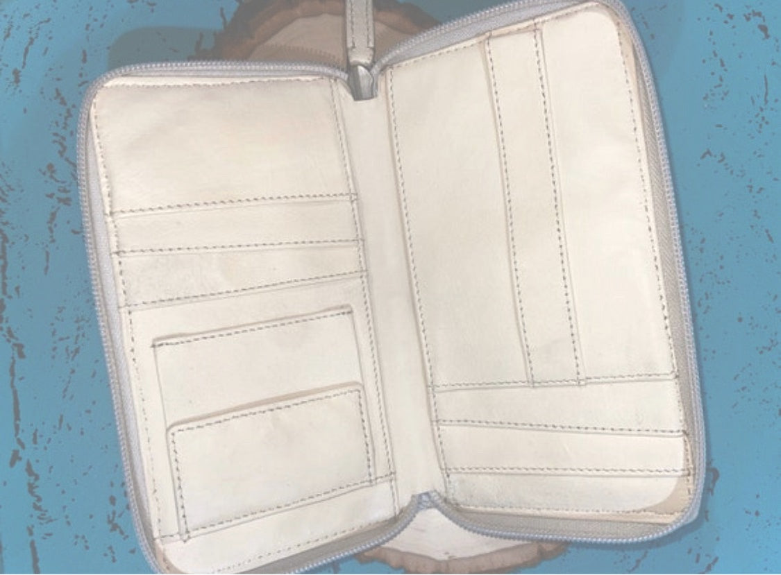 Haute Southern Hyde Daisy's Dukin Cowhide Wallet — construction detail
