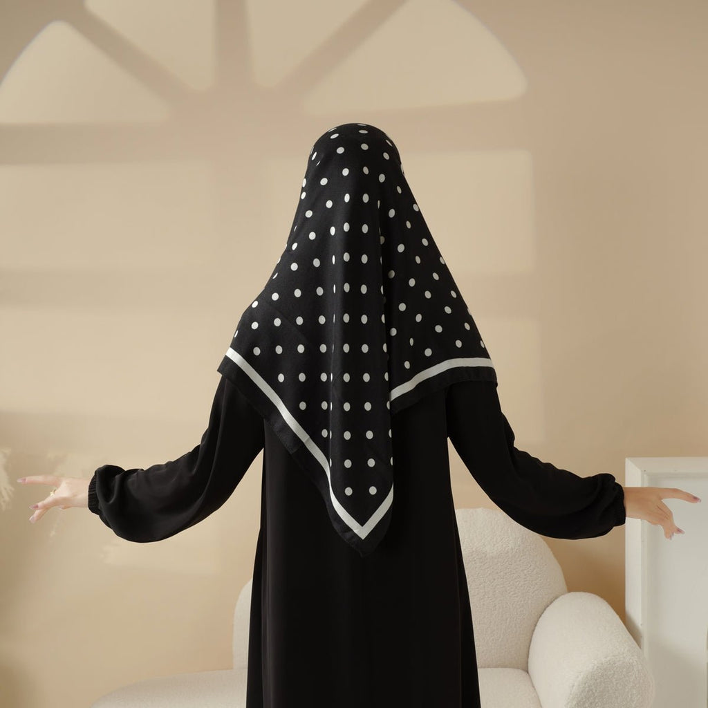 Mariam's Collection Imitation Cashmere Square Hijab (MH091) — construction detail
