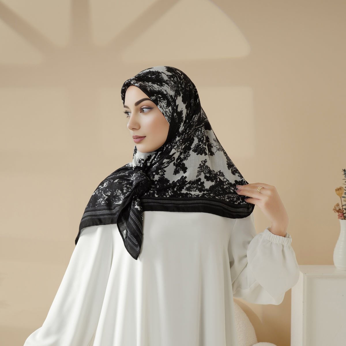 Mariam's Collection Imitation Cashmere Square Hijab (MH091) — detail shot 6