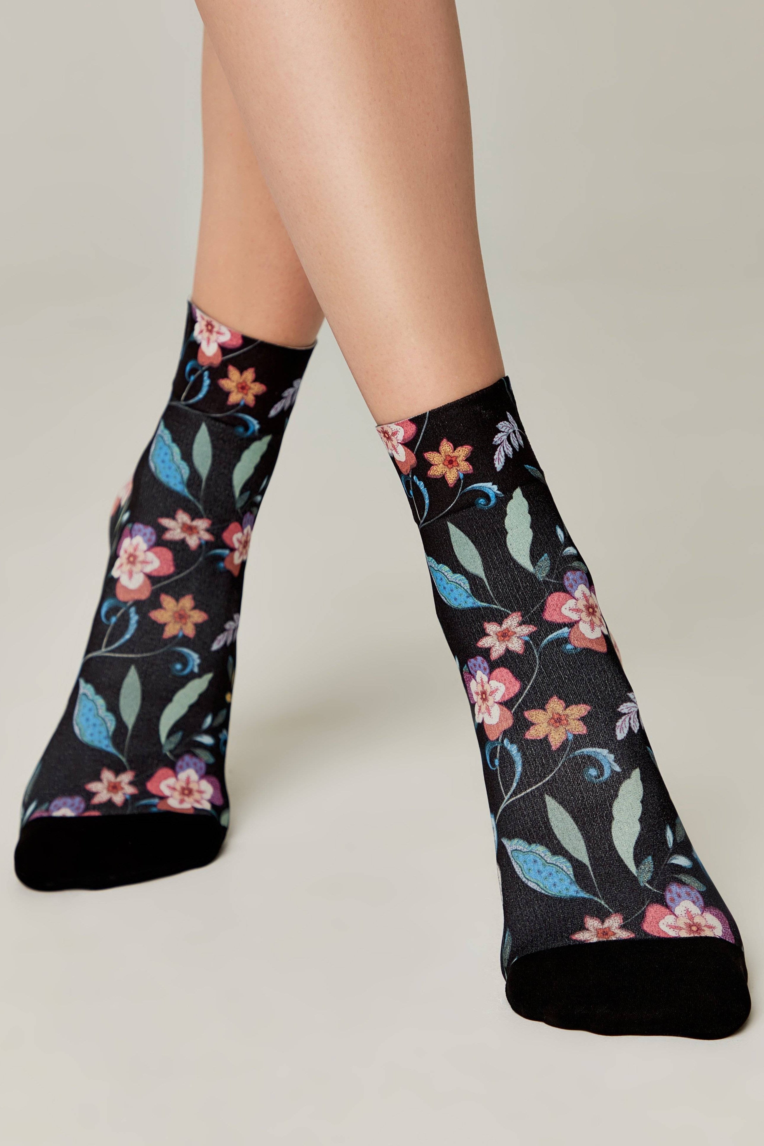 TheRanok.com Socks Conte Fantasy 905 - Flowers — lifestyle context