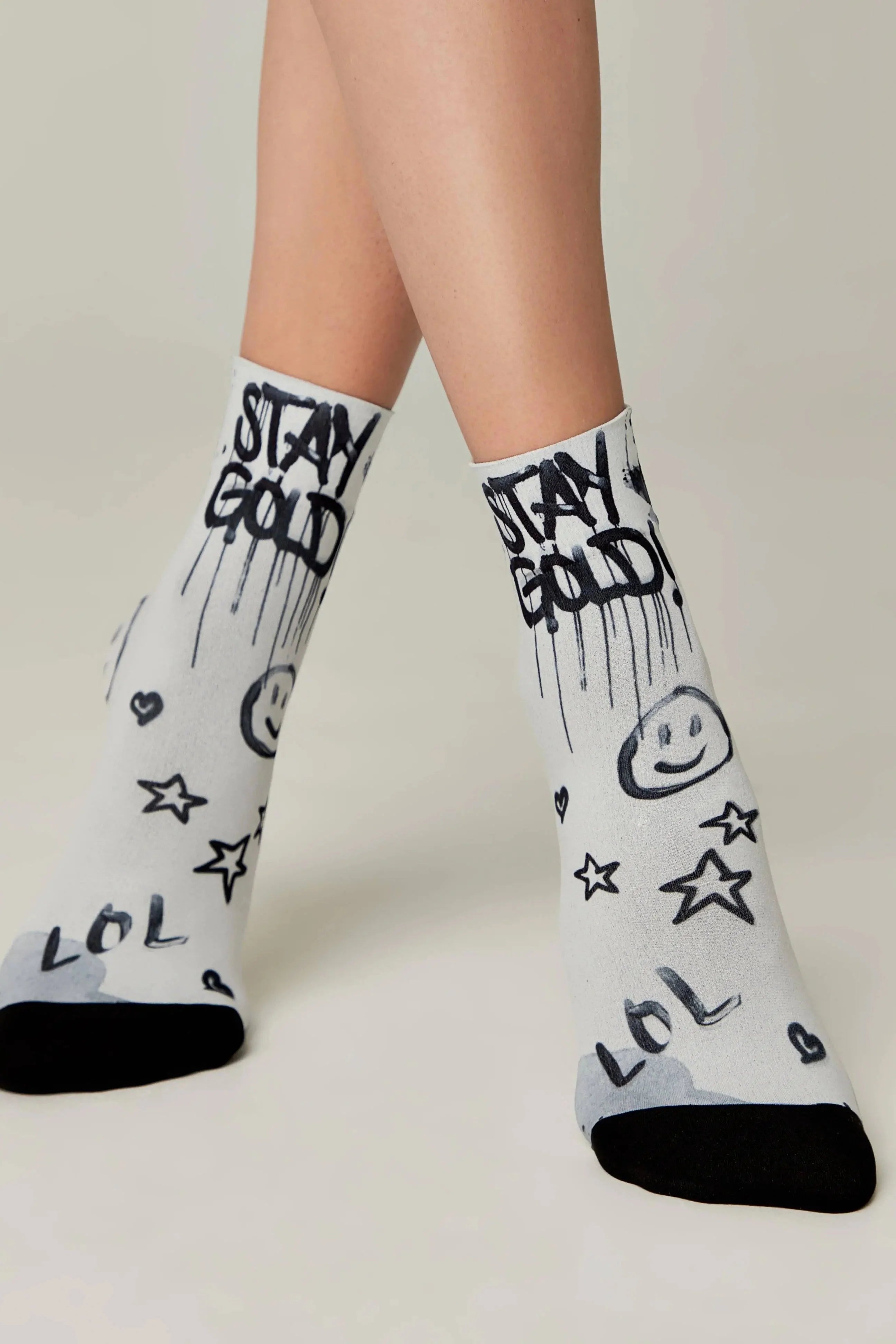 TheRanok.com Socks Conte Fantasy 906 - "Stay" Pattern — detail close-up