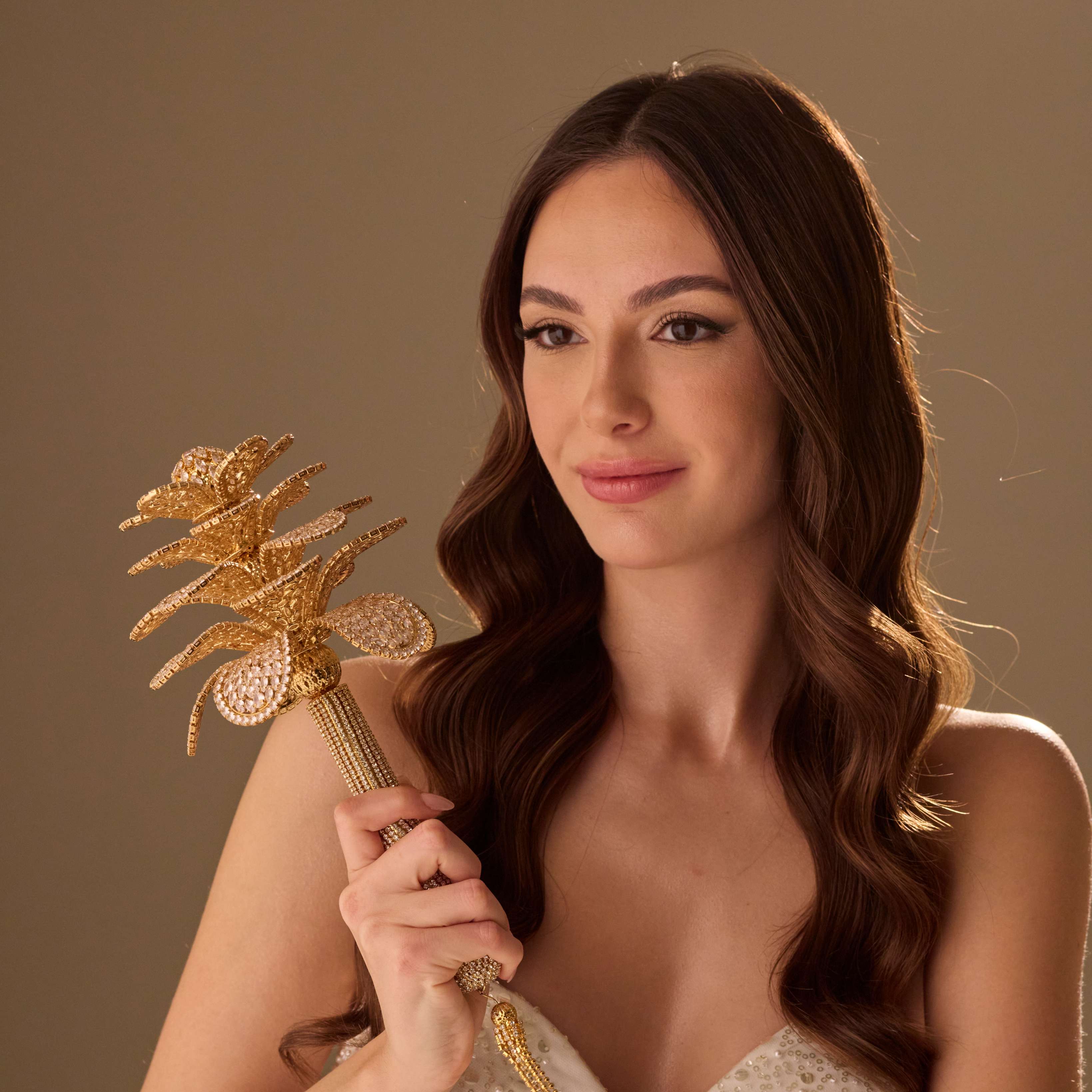 Luxurious Gold Quinceañera & Wedding Bouquet – Handcrafted with Crystal Stones – Bridal Port, view 5