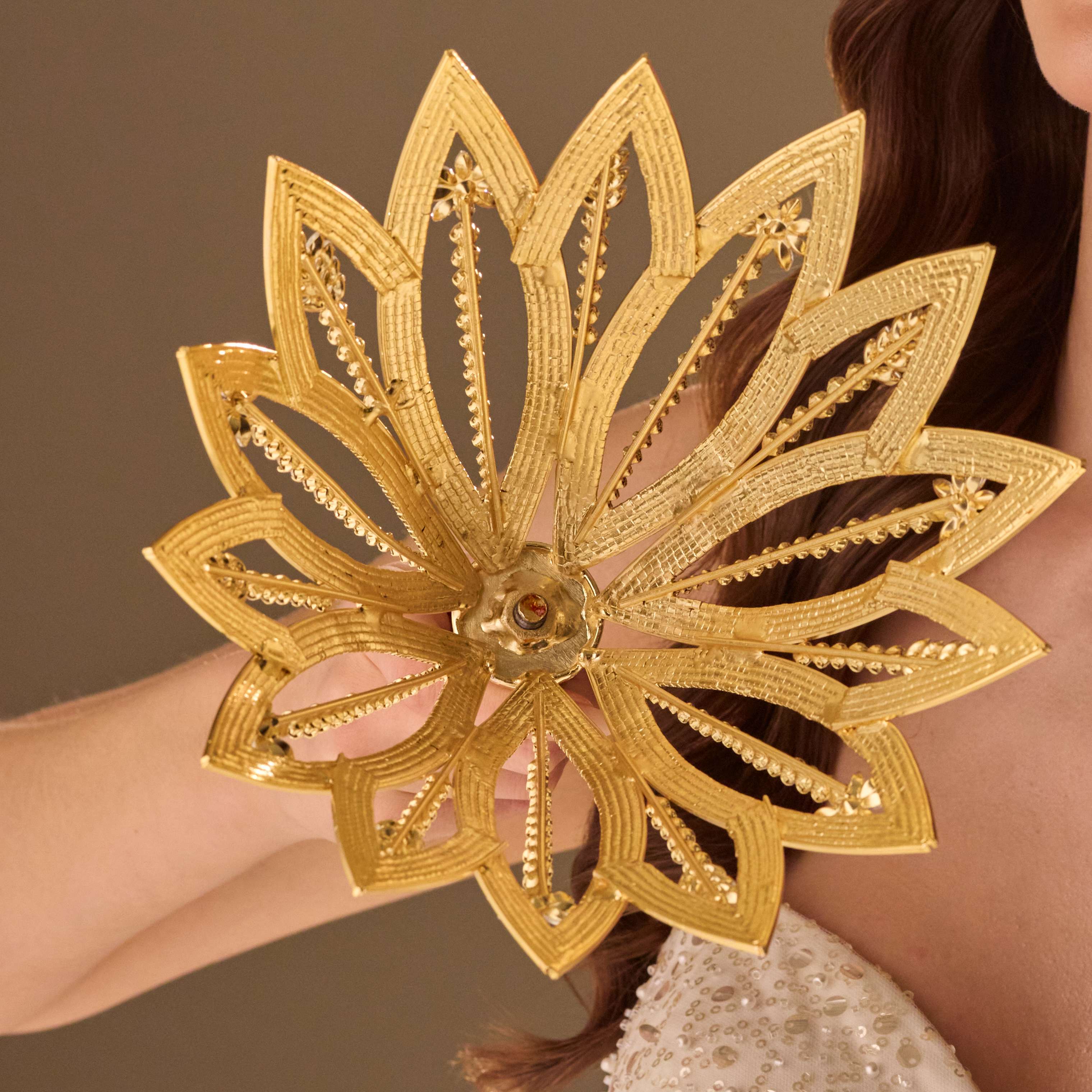 Luxury Gold Quinceañera and Wedding Bouquet Holder – Bridal Port, view 3