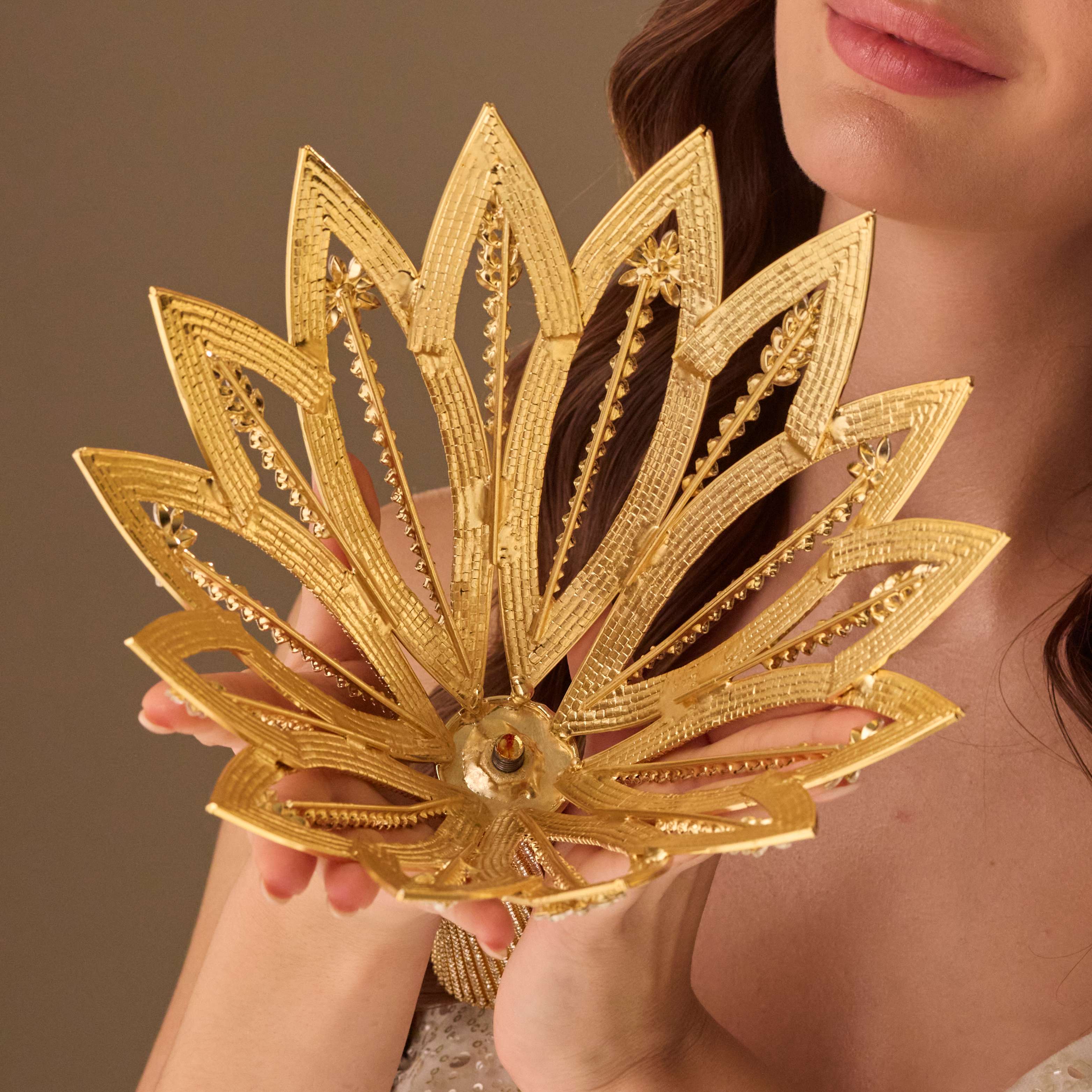 Luxury Gold Quinceañera and Wedding Bouquet Holder – Bridal Port, view 7