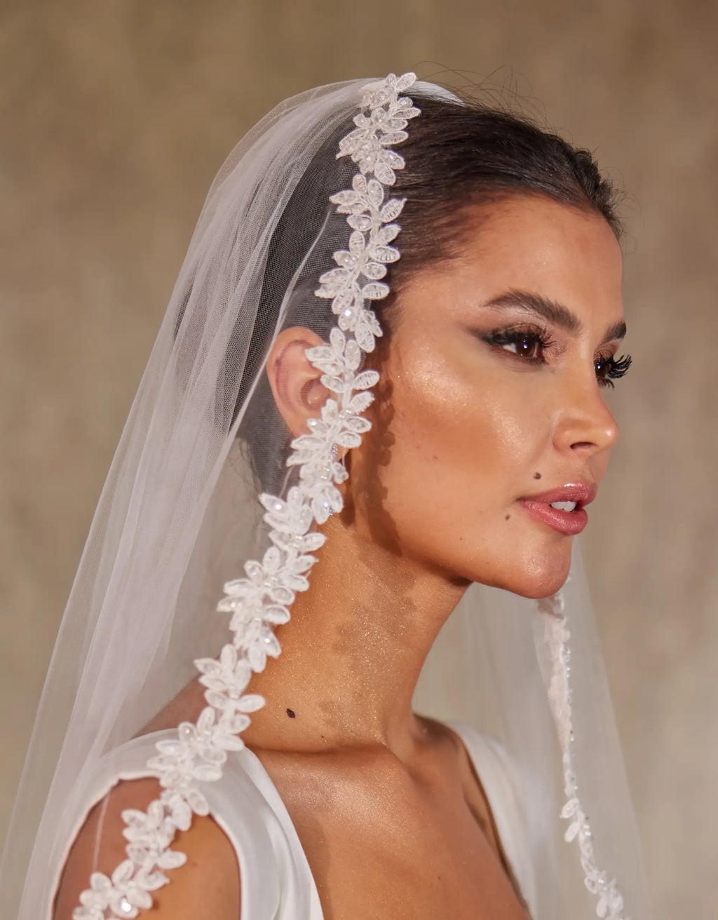 Flower Lace Bridal Veil- D216 – Bridal Port