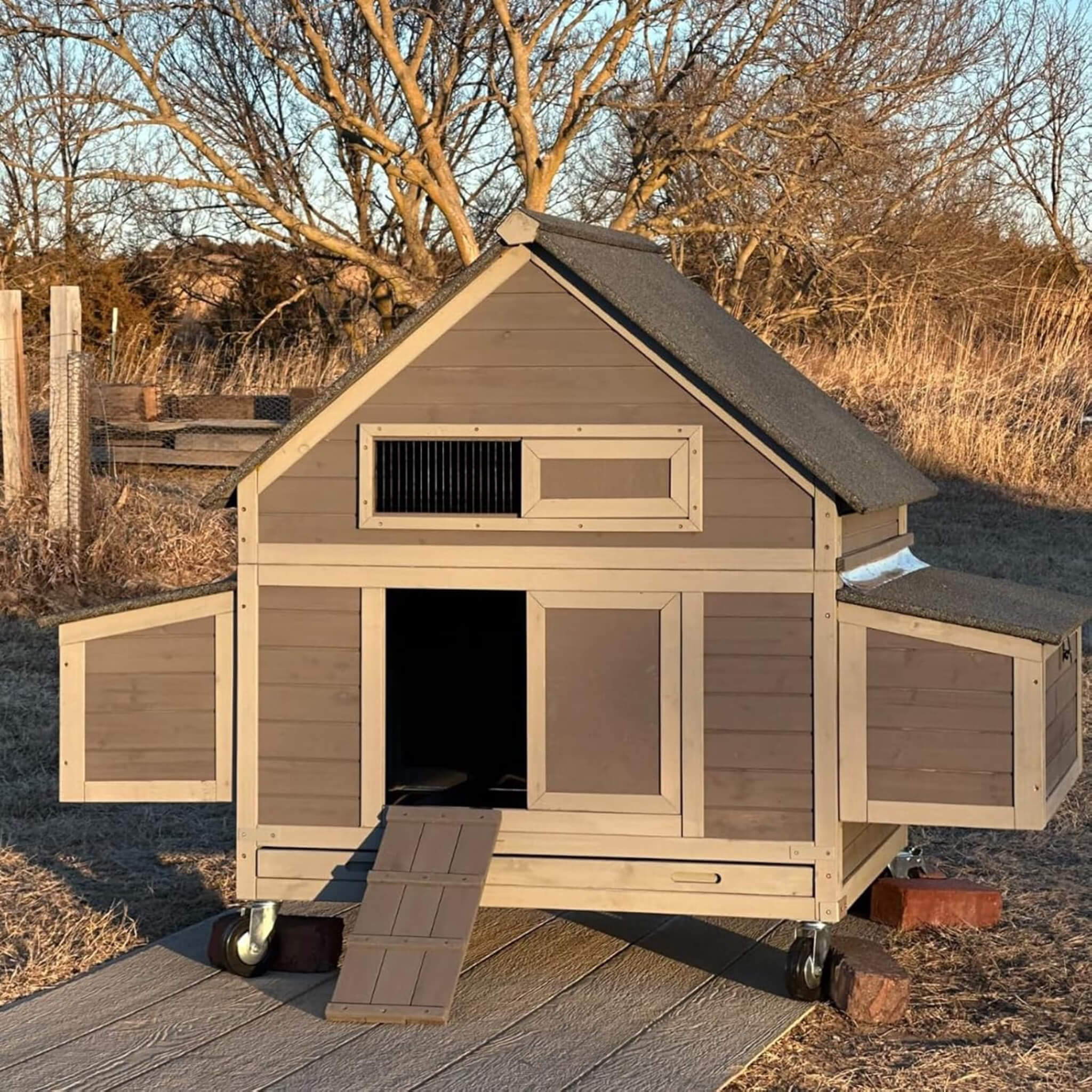 Large 63-Inch Movable Wooden Hen House With Wheels And Nesting Box (SAK50791) – SAKSBY WHOLESALE, view 8