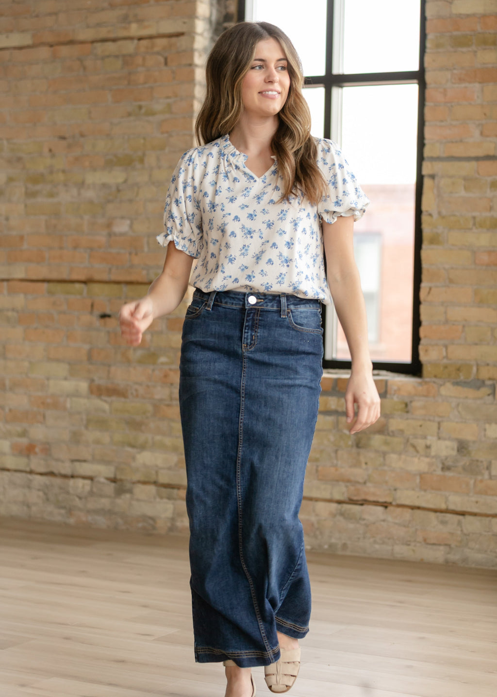 Inherit Co. Laurel V-neck Floral Short Sleeve Top — side view
