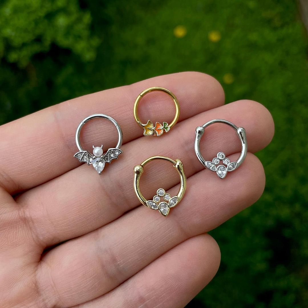 BodyCandy 16G 3/8 Autumn Leaves Fall Hinged Segment Ring — detail close-up