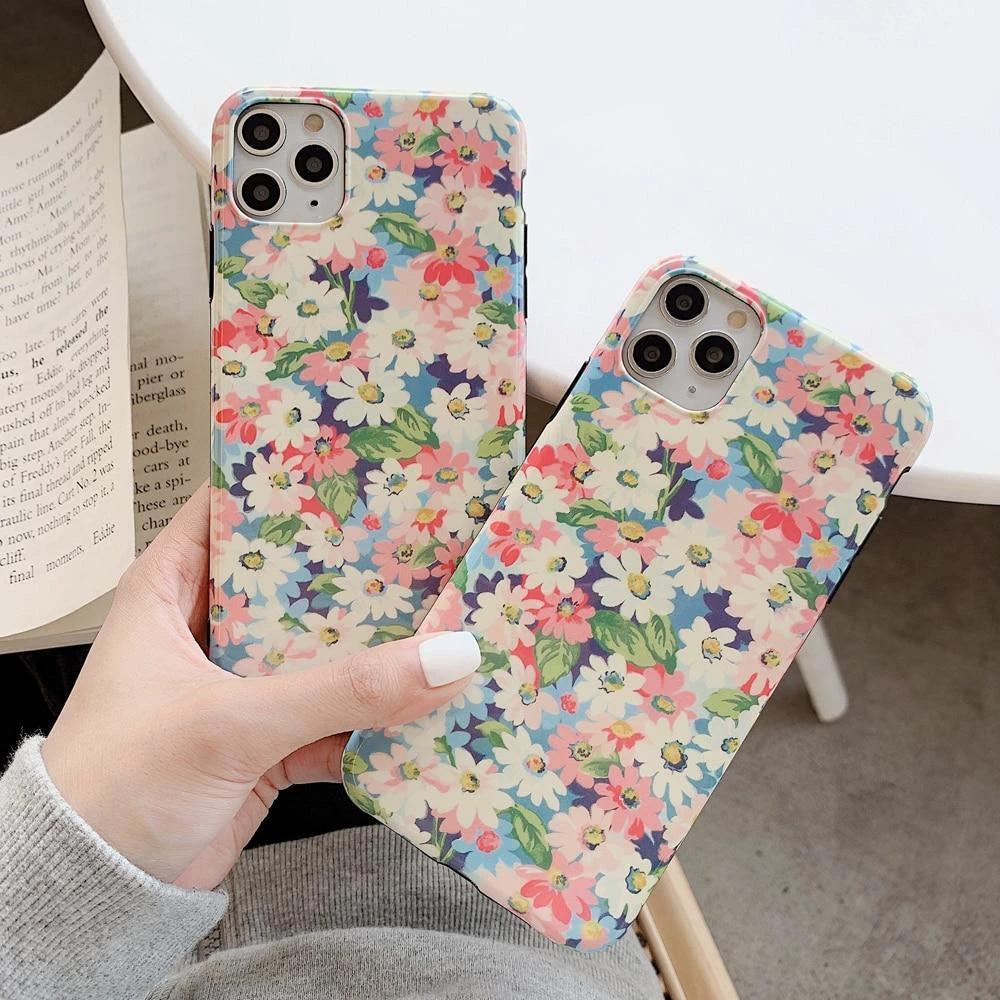 Retro Daisy Phone Case