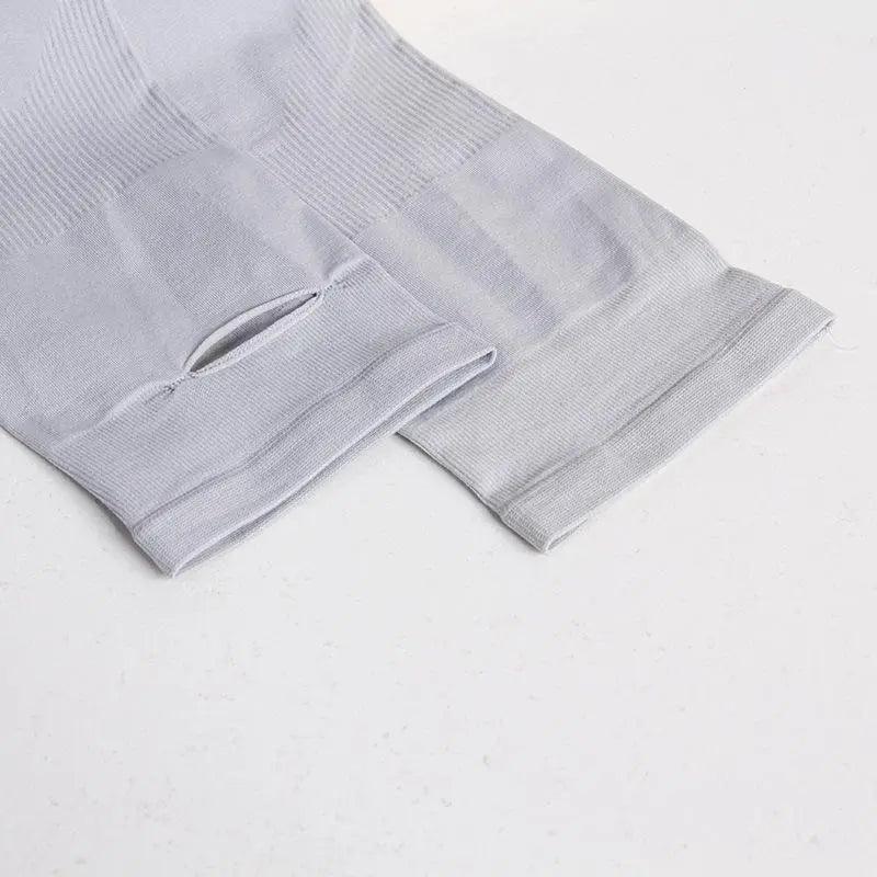 Mariam's Collection Mariam's Collection MAC021 Solid Color Sun-proof Handsocks — lifestyle worn / used context