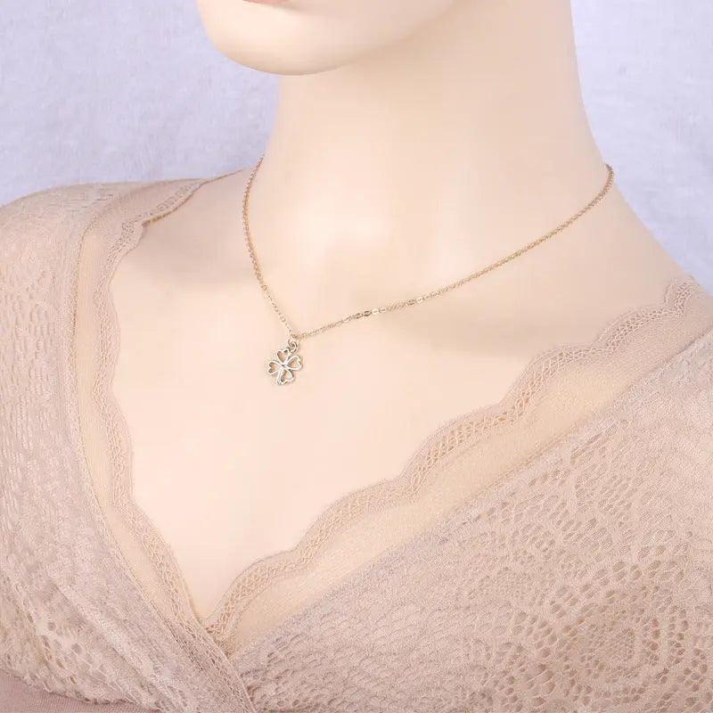 Mariam's Collection MAC041 Platinum plated Four Leaf Clover Pendant Necklace — construction detail
