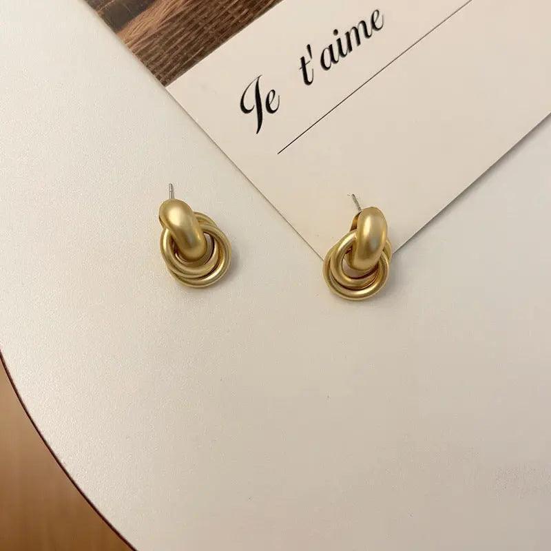 Mariam's Collection Mariam's Collection MAC064 Interlocking Circle Earrings — construction detail