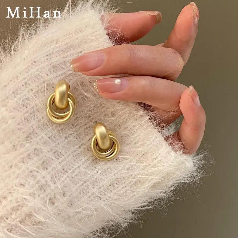 Mariam's Collection Mariam's Collection MAC064 Interlocking Circle Earrings — main product shot