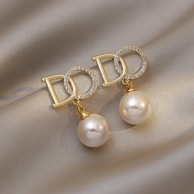 Mariam's Collection Mariam's Collection MAC097 French Style High-end Light Luxury Earrings — lifestyle worn / used context
