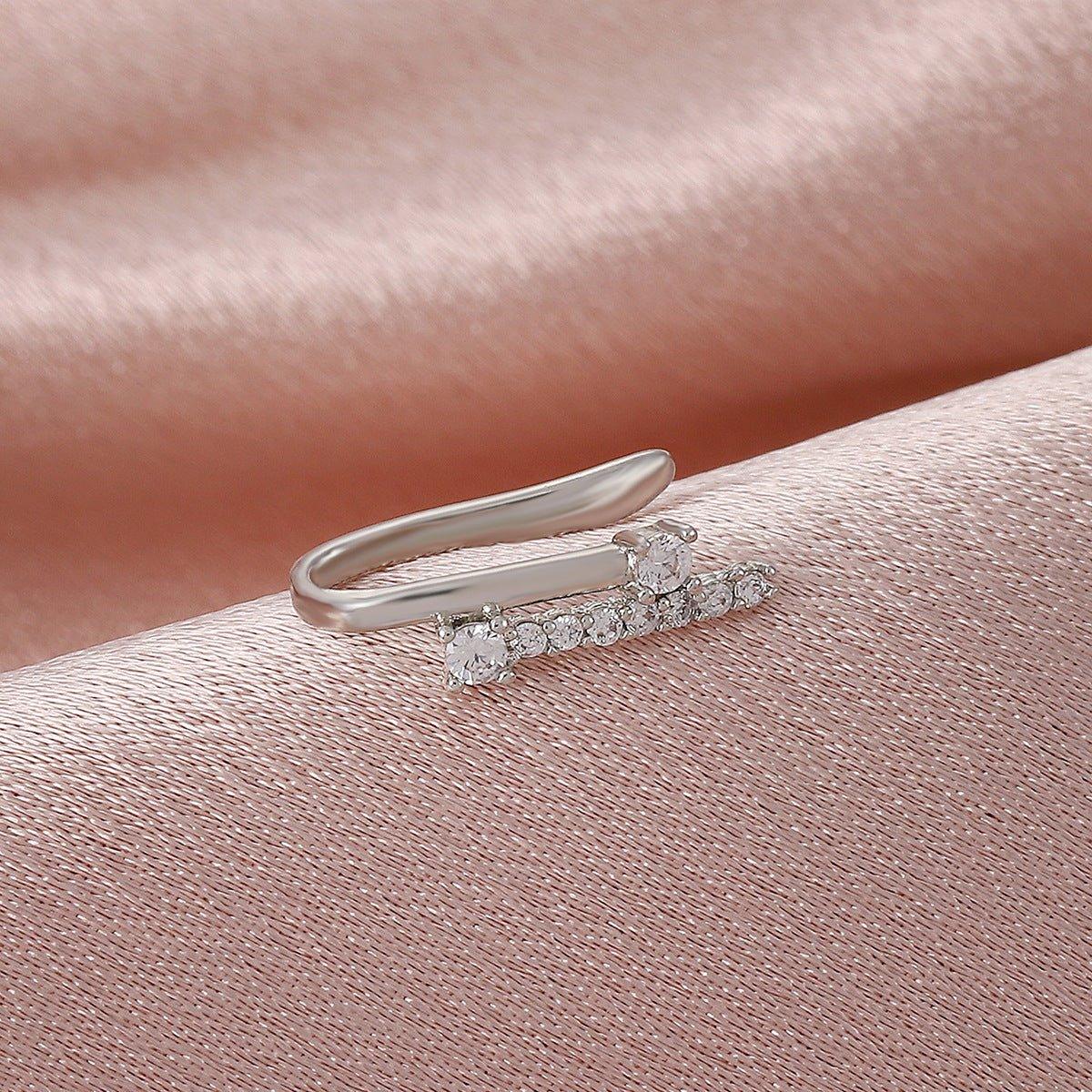 Mariam's Collection MAC134  Non-Puncture T-Shape Micropaved Zirconia Nose Ring — detail shot 6