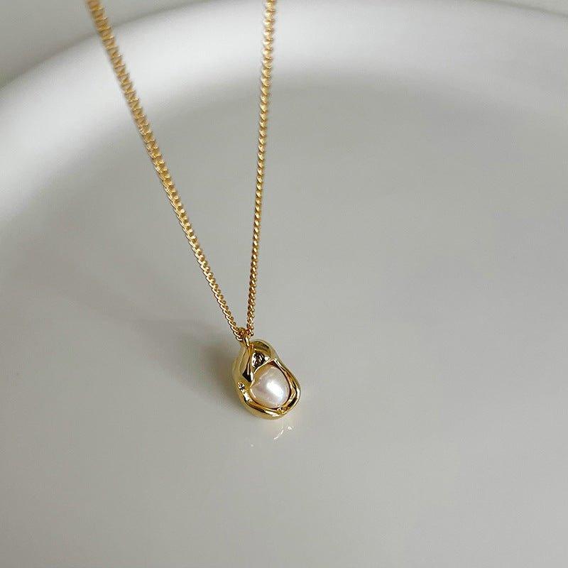 Mariam's Collection Mariam's Collection MAC136 High-end Pendant Pearl Necklace — Mariam's Collection branding close-up