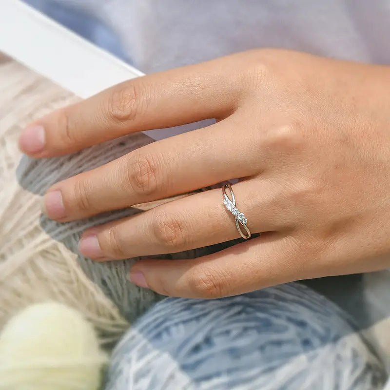 Mariam's Collection Mariam's Collection MAC162 Simple Micropaved Cross Hollow Ring — construction detail