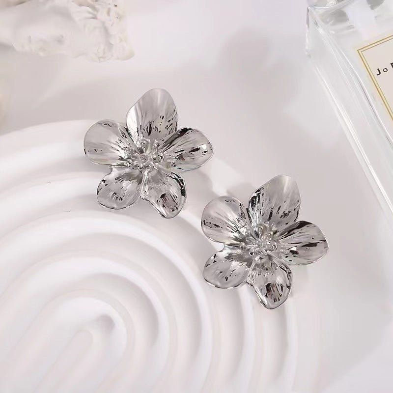 Mariam's Collection Mariam's Collection MAC170 Retro Simple Alloy Flower Stud Earrings — detail shot 6