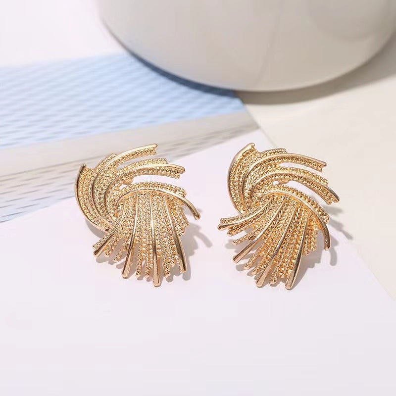 Mariam's Collection MAC171  High-end And Unique Geometric Metal Earrings — detail shot 6