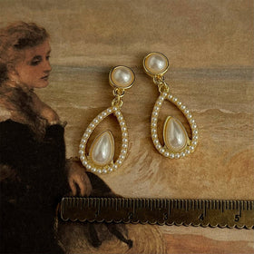 Mariam's Collection Palace style drop-shaped pearl earrings(MAC200)