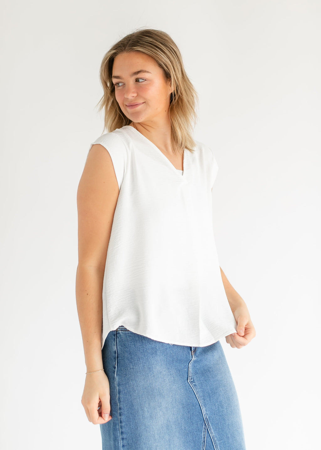 Inherit Co. Madison V-neck Short Sleeve Flowy Top - FINAL SALE — feature highlight