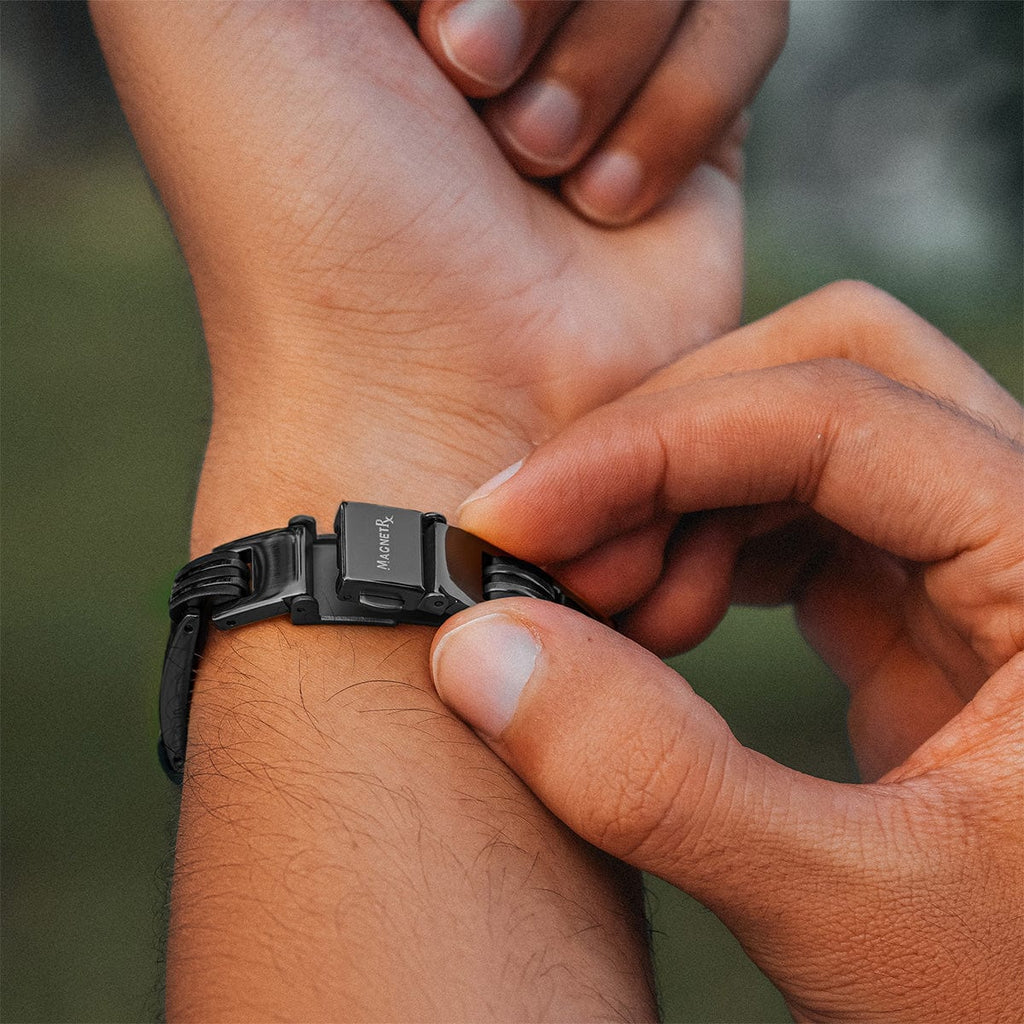 MagnetRX Carbon Fiber Magnetic Bracelet for Men (Black) — detail shot 7