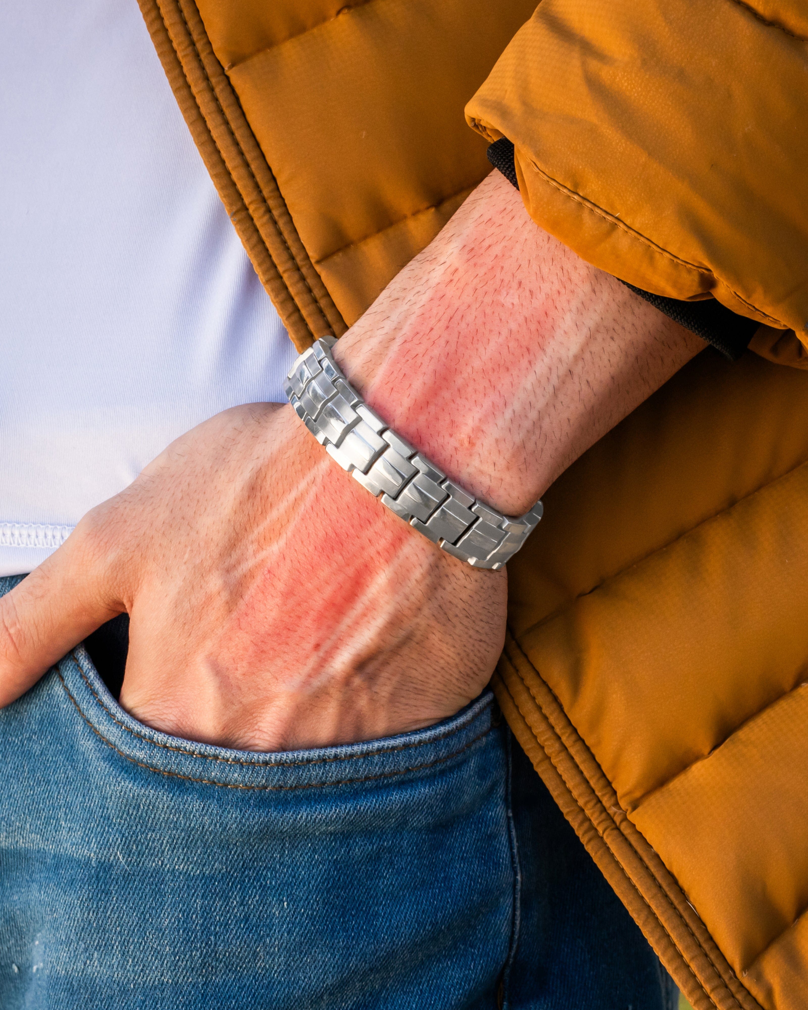 MagnetRX EllipseMAX Magnetic Bracelet for Men (Silver) — Silver detail