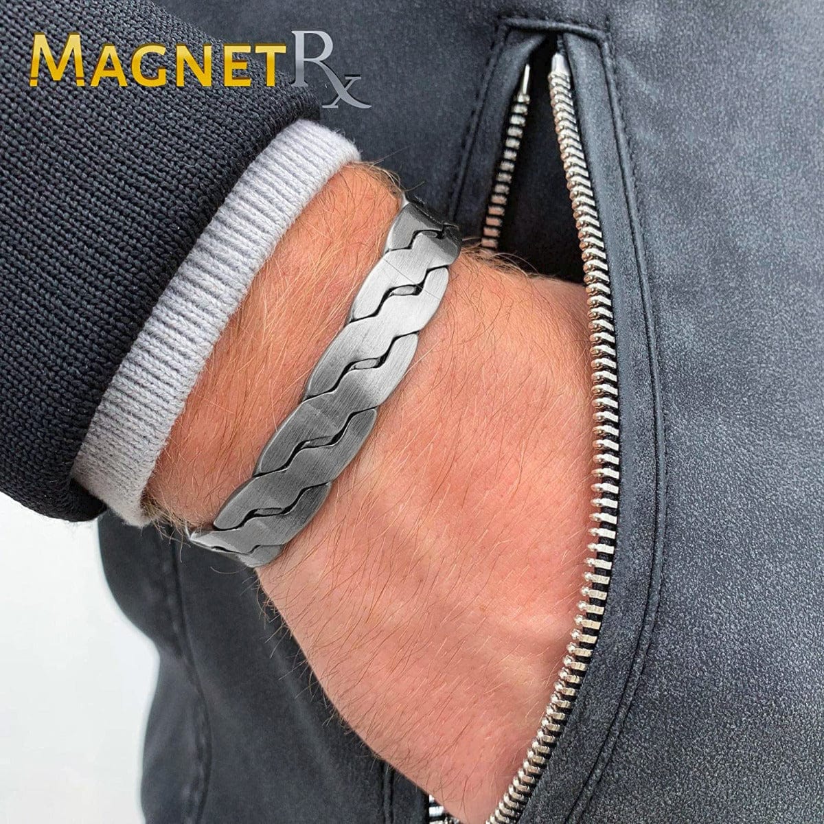 MagnetRX Rugged Twist Magnetic Therapy Bracelet Silver Bangle — Silver detail