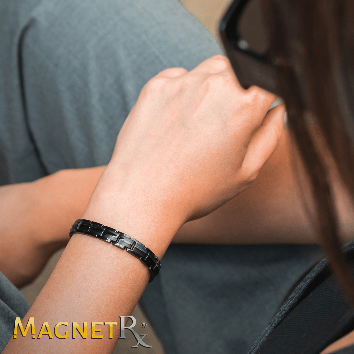 MagnetRX Women's Ultra Strength Magnetic Therapy Bracelet Black Titanium — Black detail