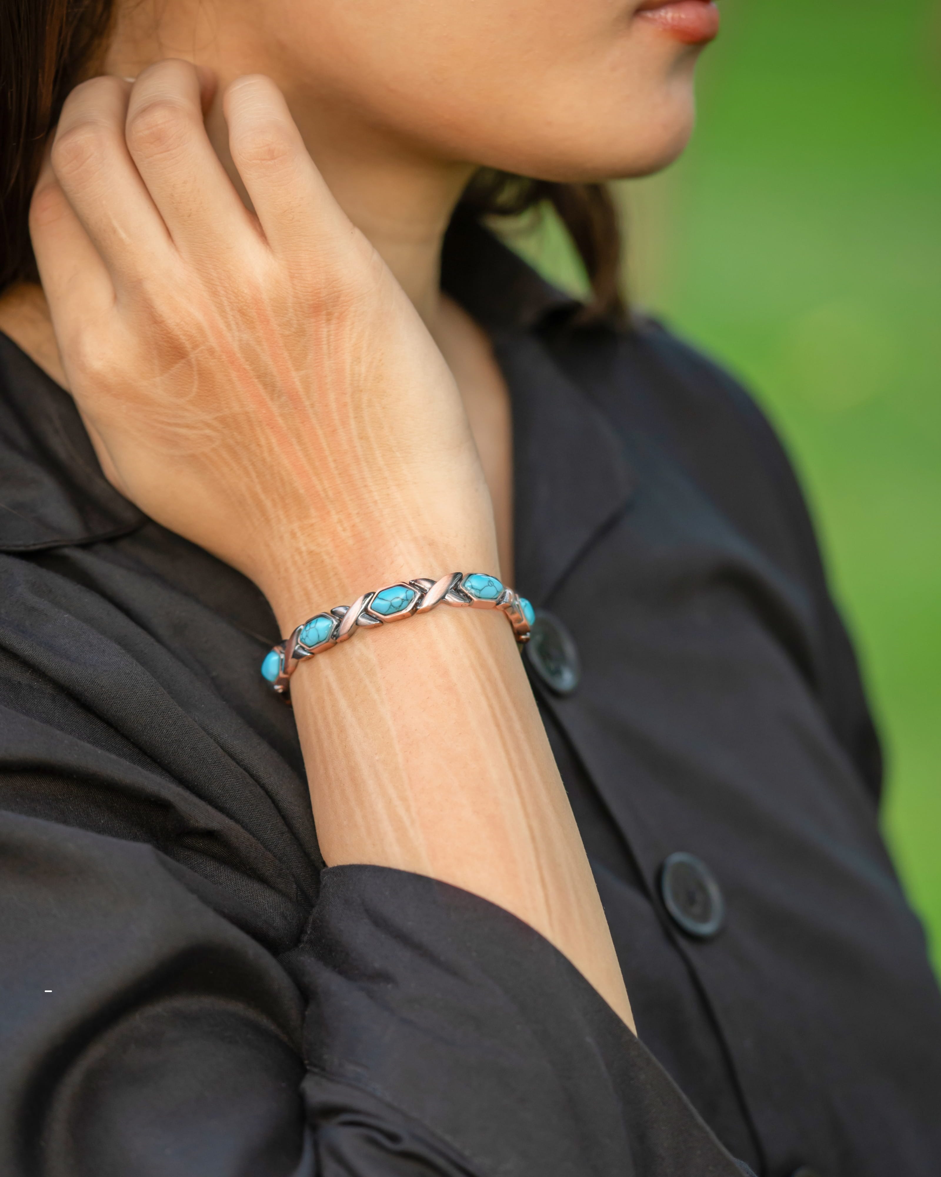 MagnetRX Women's Ultra Strength Pure Copper Magnetic Bracelet (Turquoise XO) — detail close-up
