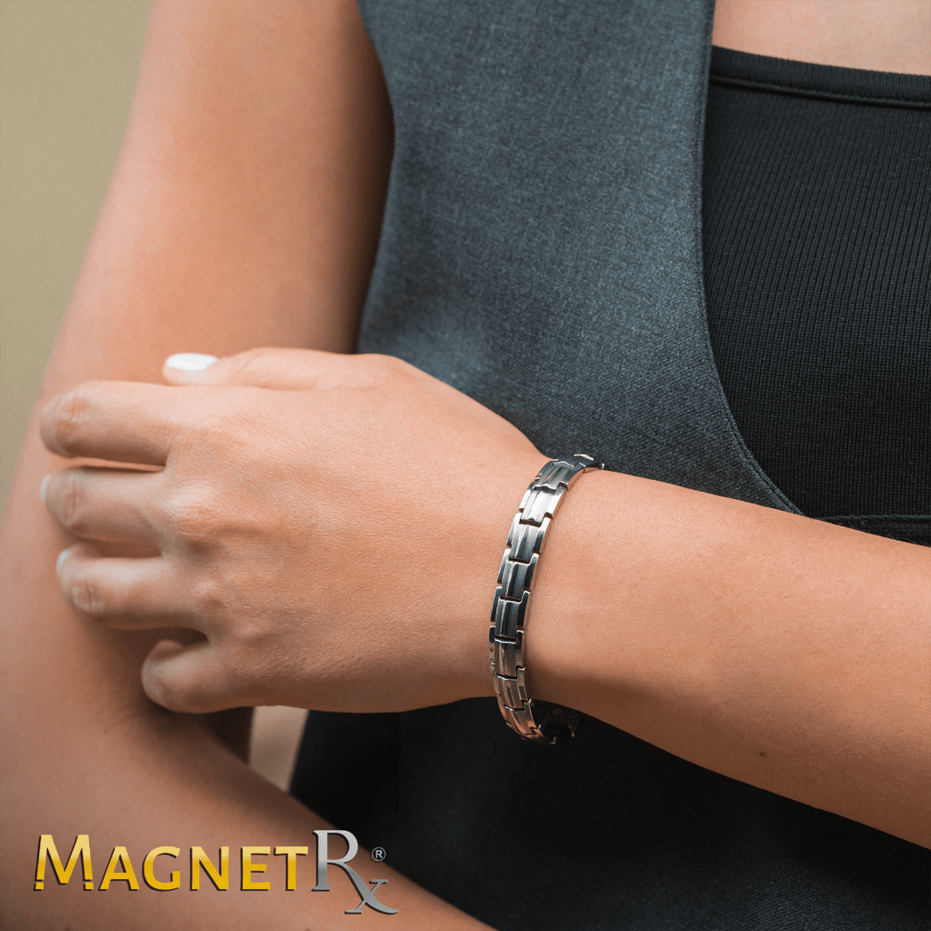 MagnetRX Women's Ultra Strength Silver Titanium Magnetic Therapy Bracelet — Silver detail