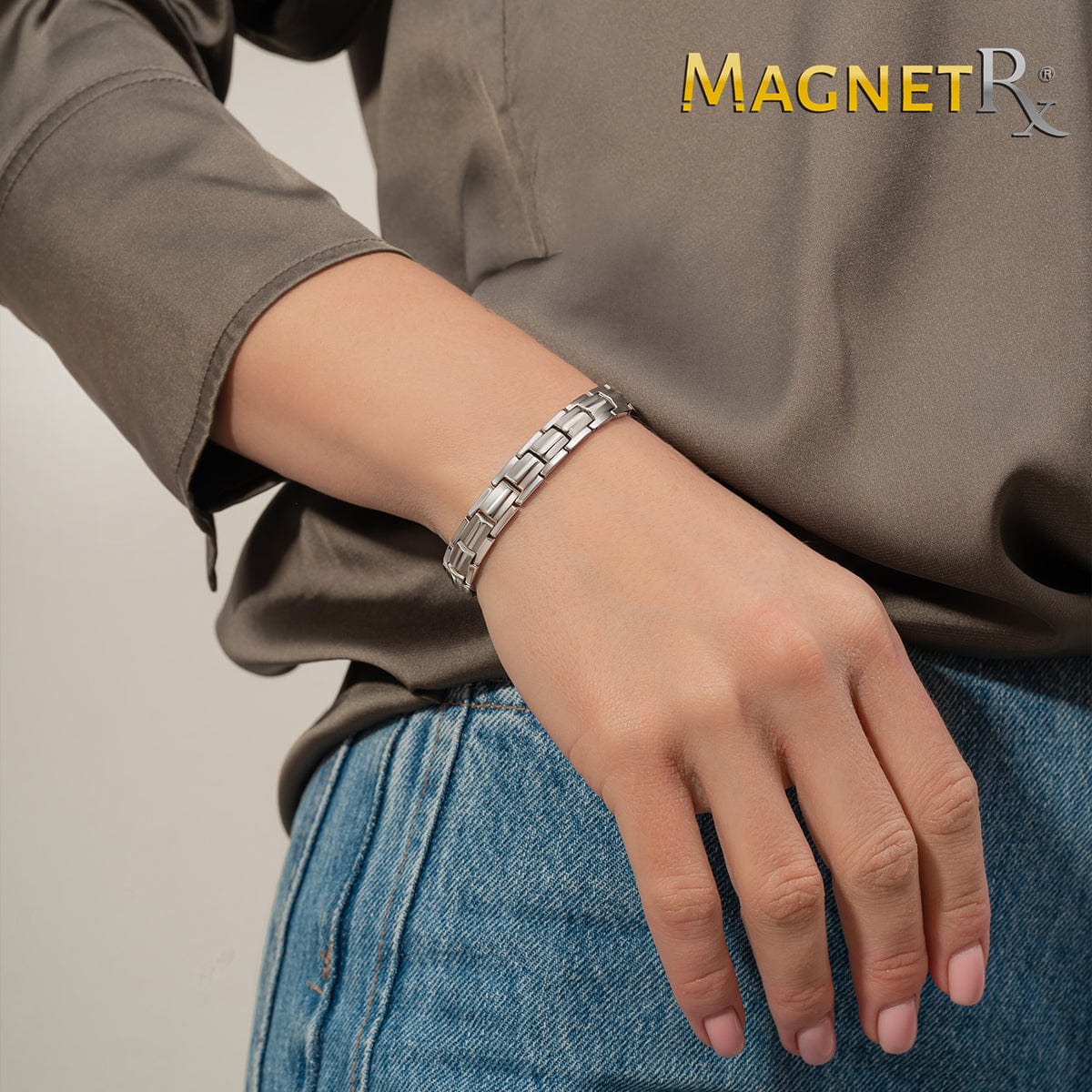 MagnetRX Women's Ultra Strength Silver Titanium Magnetic Therapy Bracelet — detail shot 7