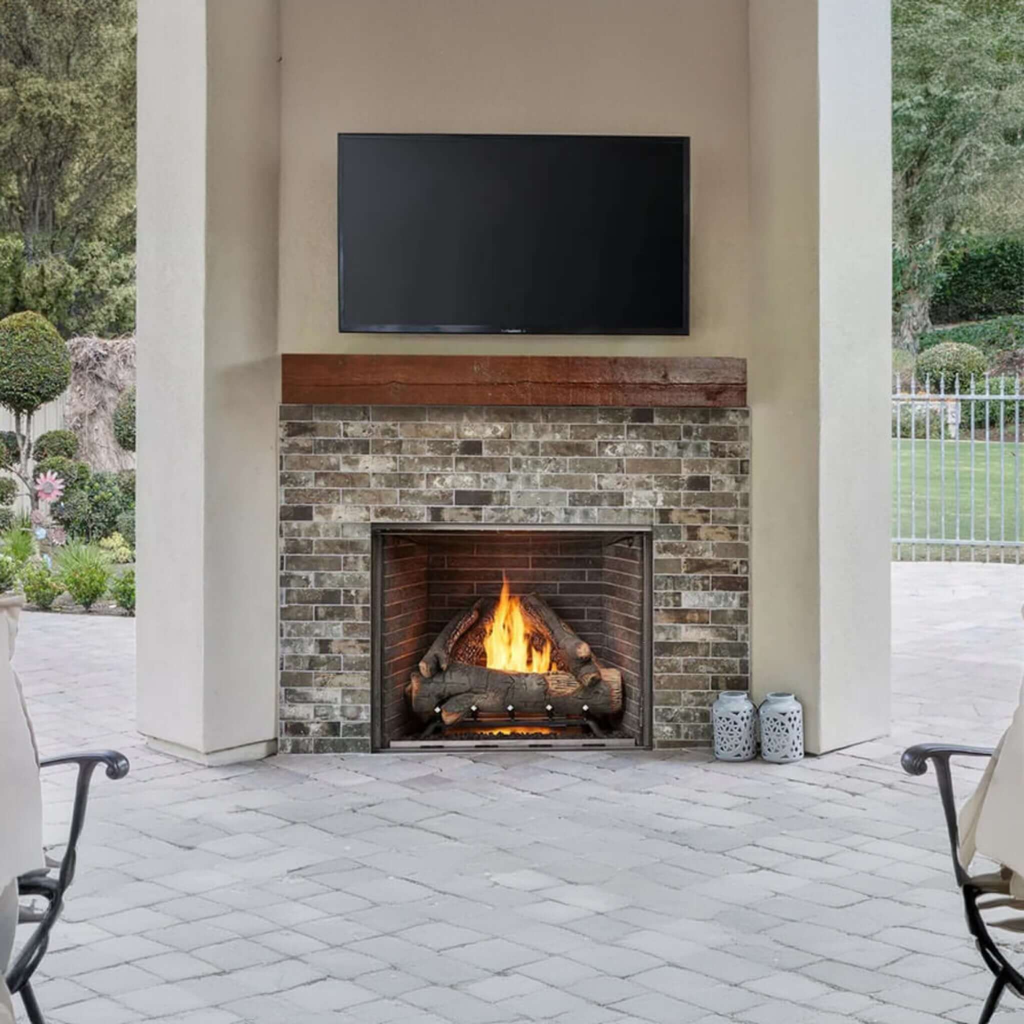Majestic Courtyard 55K BTU 42-Inch Traditional Outdoor Gas Fireplace With Stacked Concrete Refractory [ODCOUG-42TS] (SAK75312