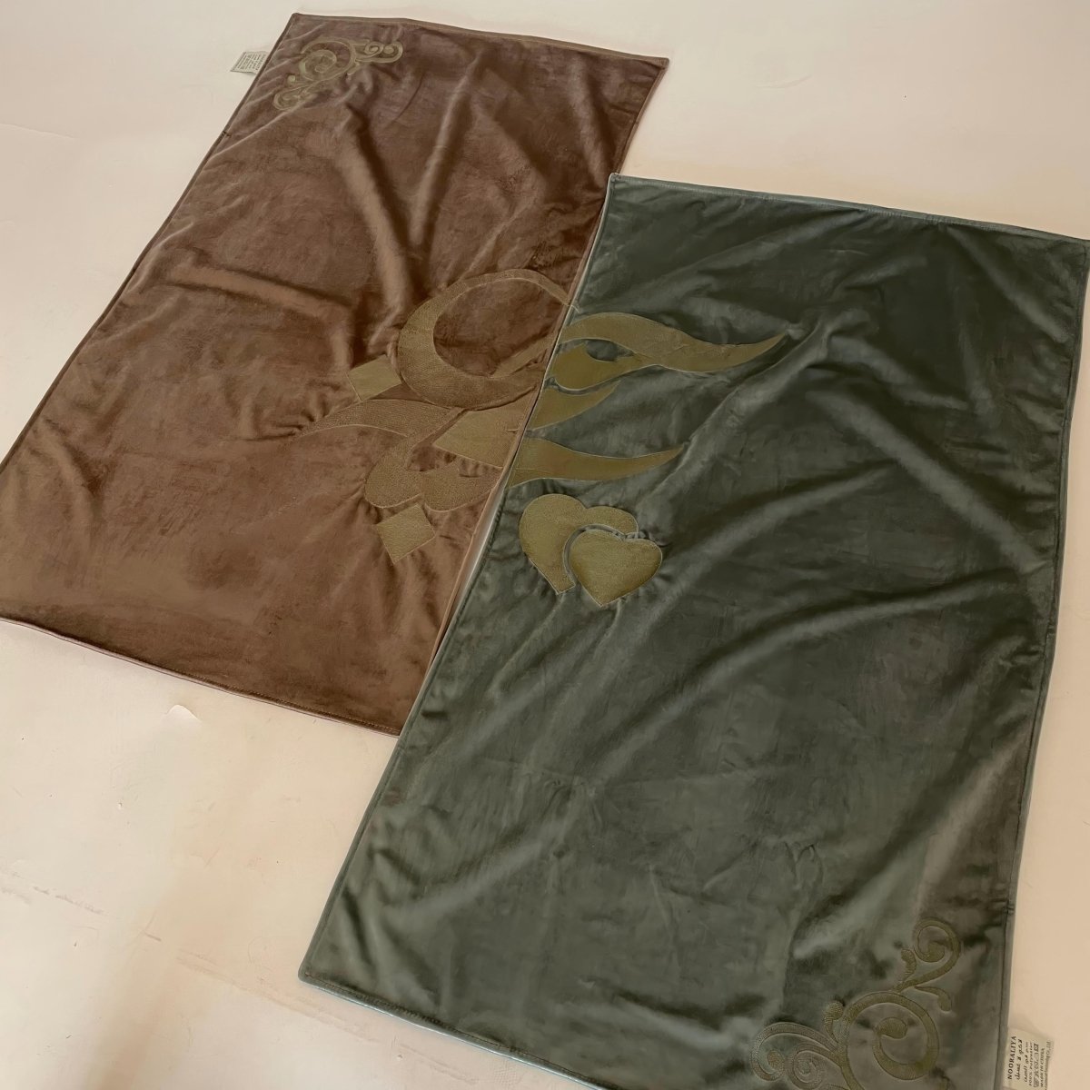 Mariam's Collection Meaningful Arabic Art German Velvet Couples Prayer Mat Set Interactive Pattern… — main product shot