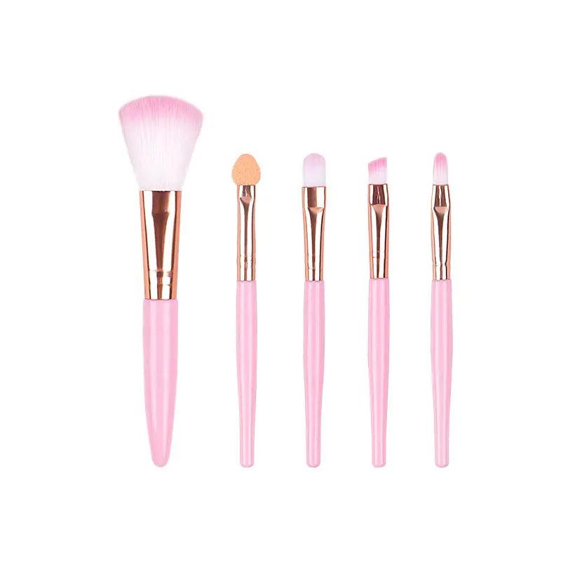 Mariam's Collection Mariam's Collection MMU022 mini eyeshadow brush — Mariam's Collection branding close-up
