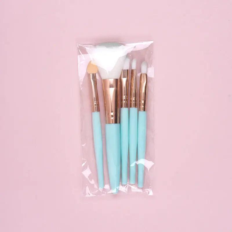 Mariam's Collection Mariam's Collection MMU022 mini eyeshadow brush — detail shot 6