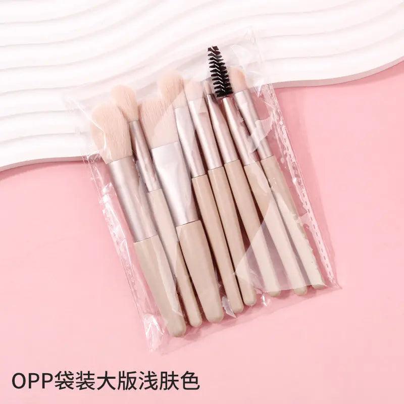 Mariam's Collection Mariam's Collection MMU023 Portable makeup brush set — Mariam's Collection branding close-up