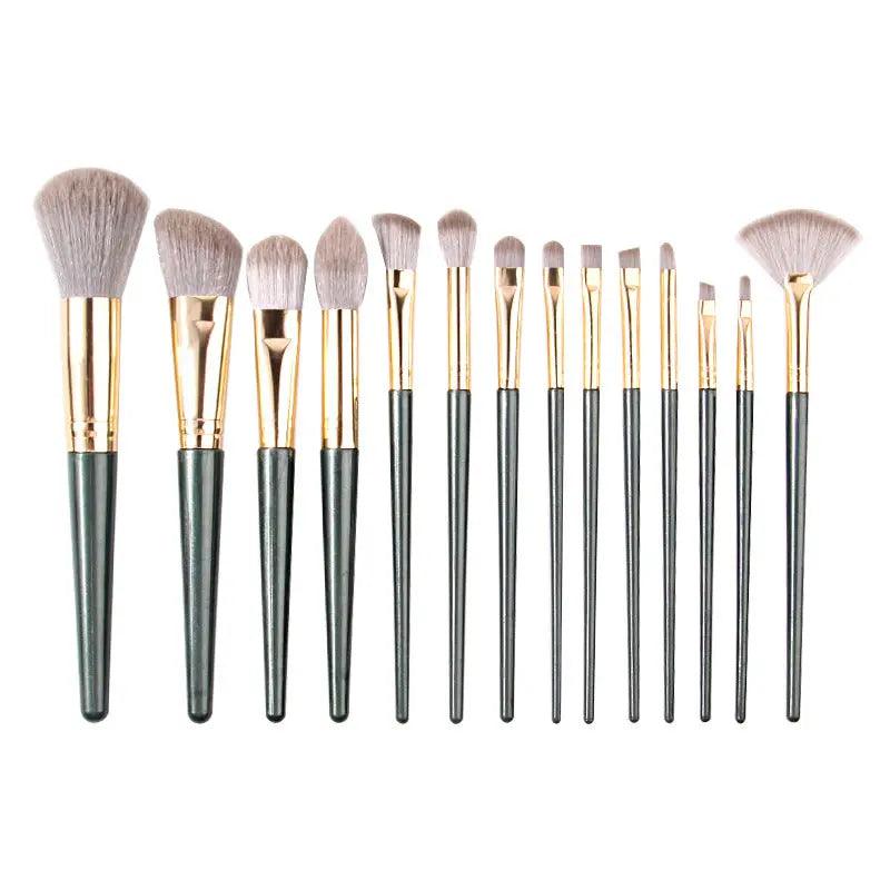 Mariam's Collection Mariam's Collection MMU033 Highend Makeup Brushes — lifestyle worn / used context