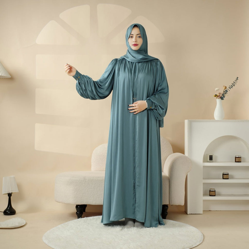 Mariam's Collection Lantern Sleeve Abaya, 4-Piece Set Large Pleated Sleeves Abaya (MOA084) — Mariam's Collection branding close-up