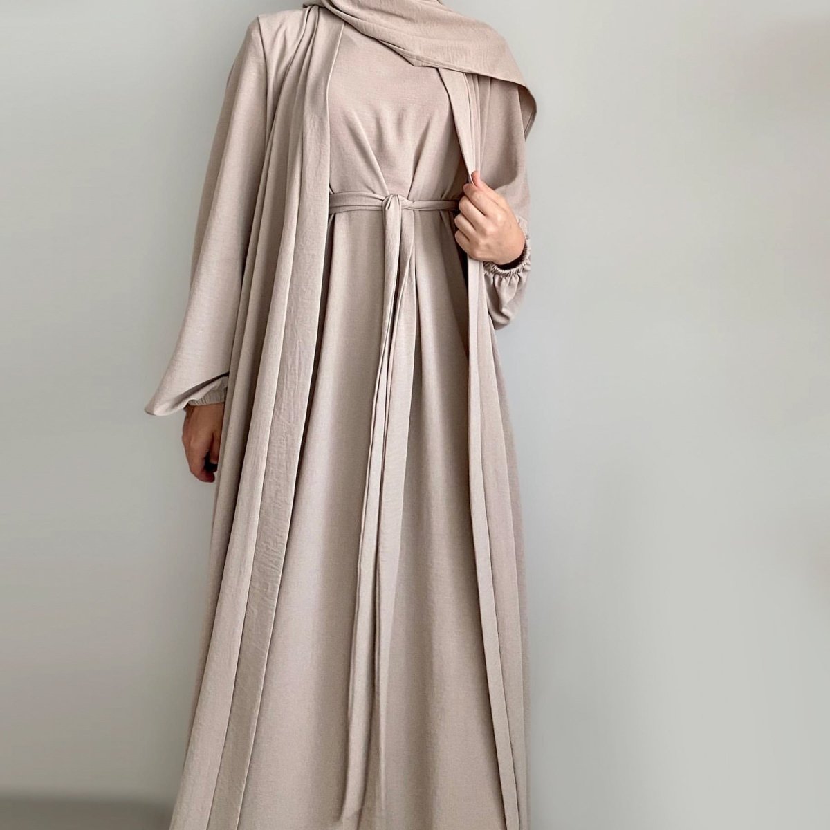 Mariam's Collection Solid Color Elegant Open Abaya with Pockets | 3-Piece Set Open Abaya (MOA092) — detail shot 9