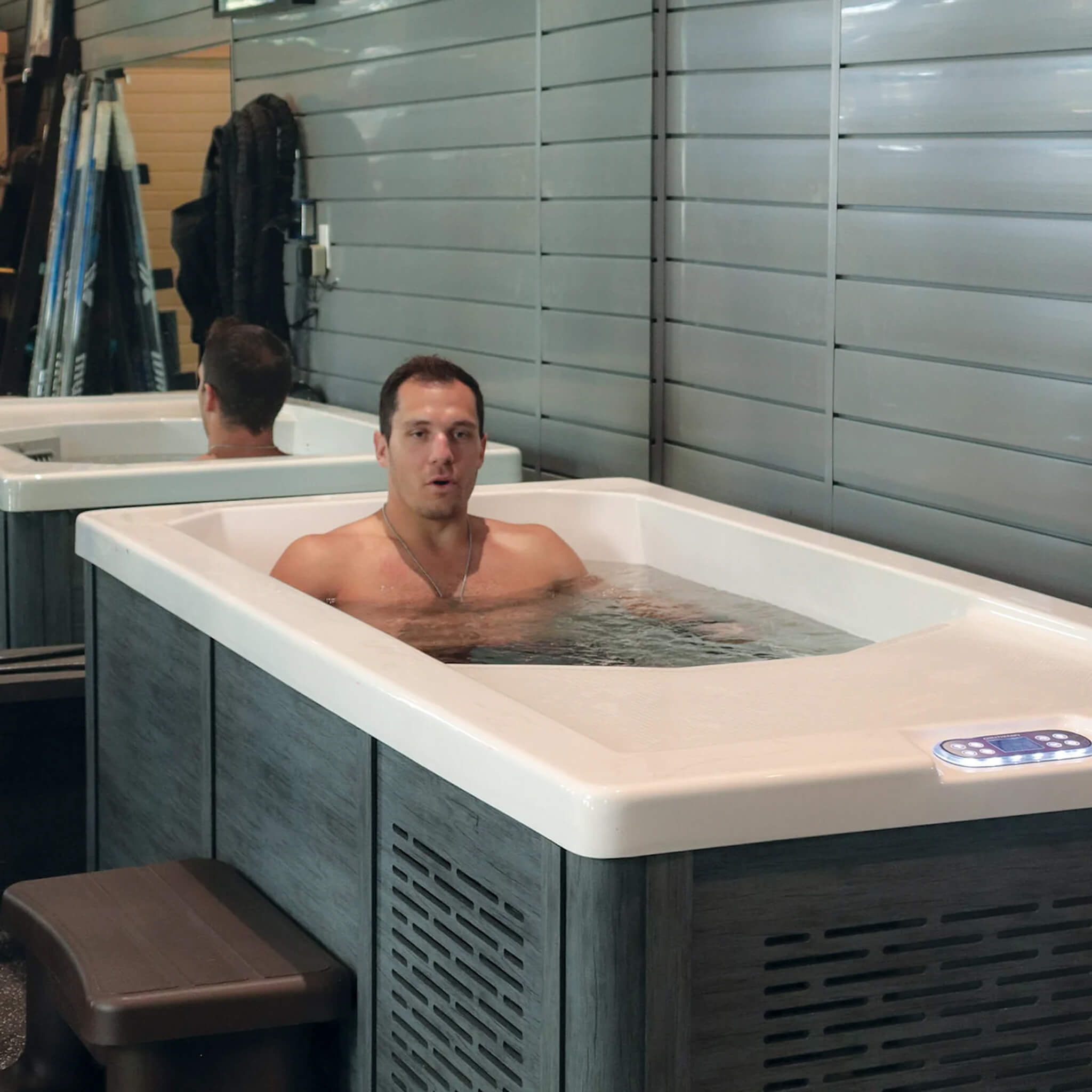 CSC 1000 Premium Cold Plunge Spa Tub With Built-In Ozone And Multi-Coloured Exterior Lighting (SAK37605) – SAKSBY WHOLESALE, 