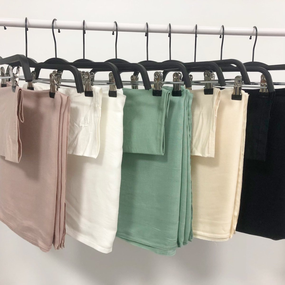 Mariam's Collection Modesty Pure Color Hijab & Undercap 2-Piece Set (MH174) — construction detail
