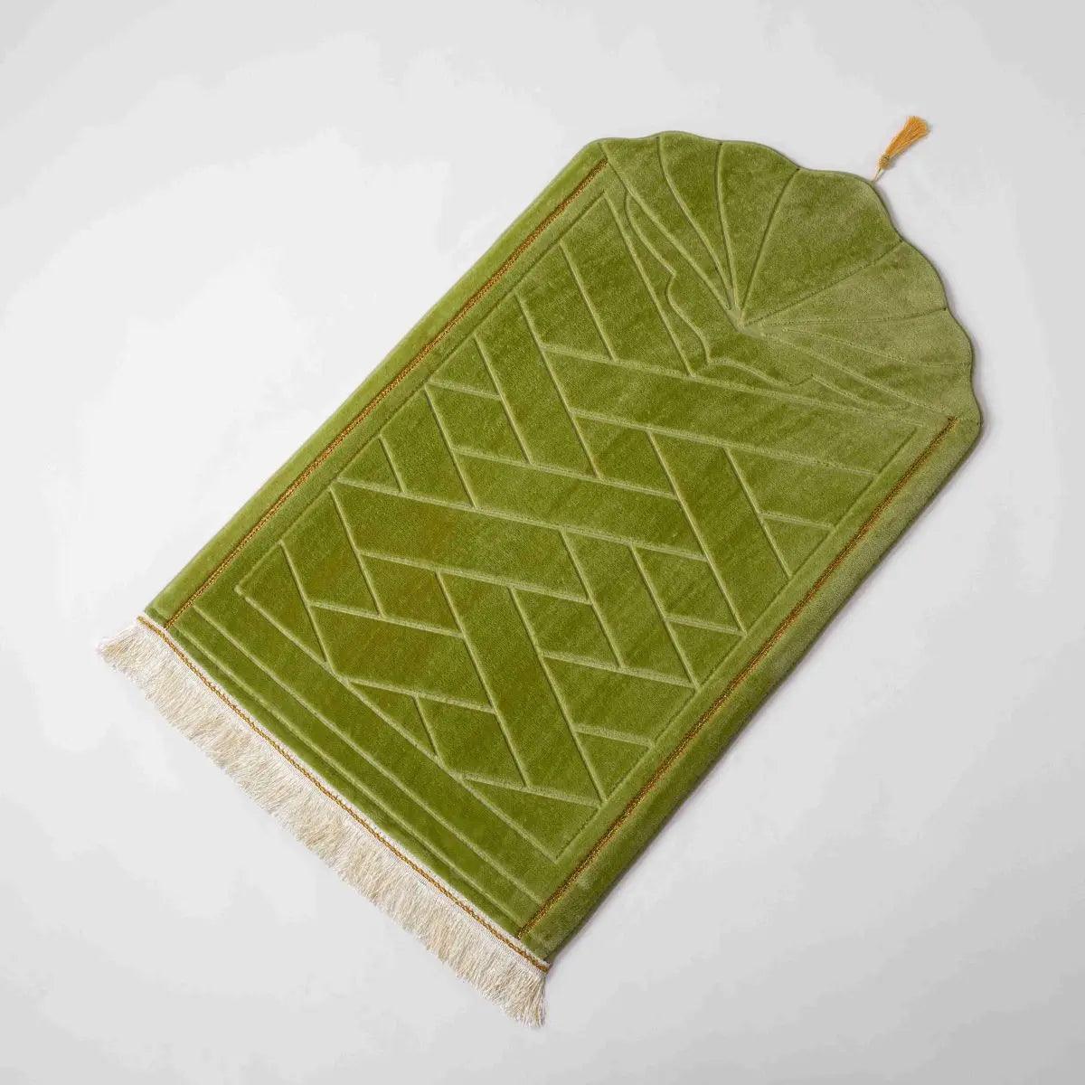 Mariam's Collection Mariam's Collection MR053 Thickened Embossed Flannel Prayer Mat — construction detail